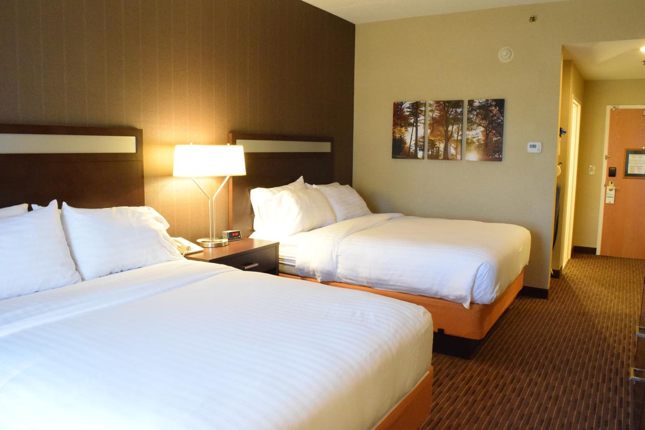 Holiday Inn Express Hotel & Suites Watertown - Thousand Islands, Watertown