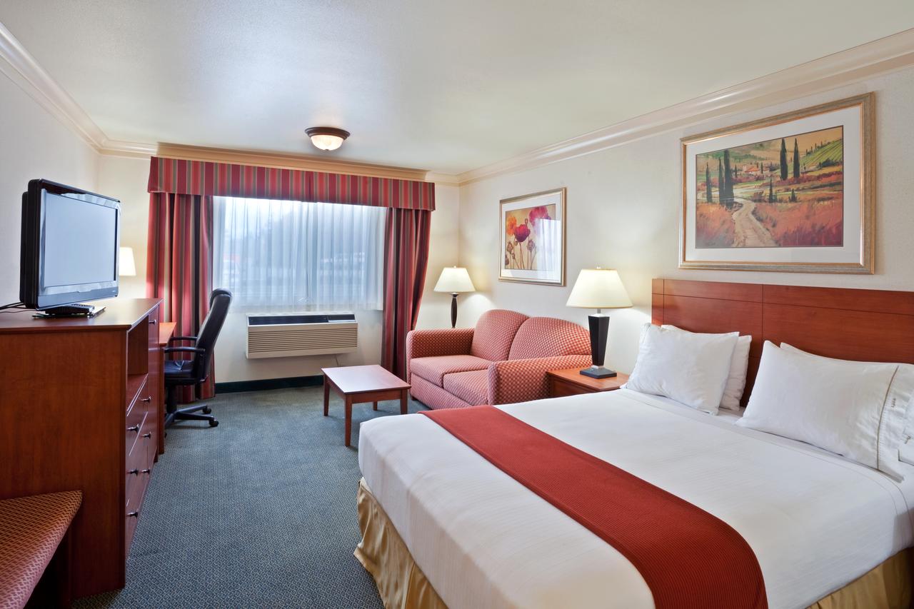 Holiday Inn Express Hotels & Suites Burlington, Burlington