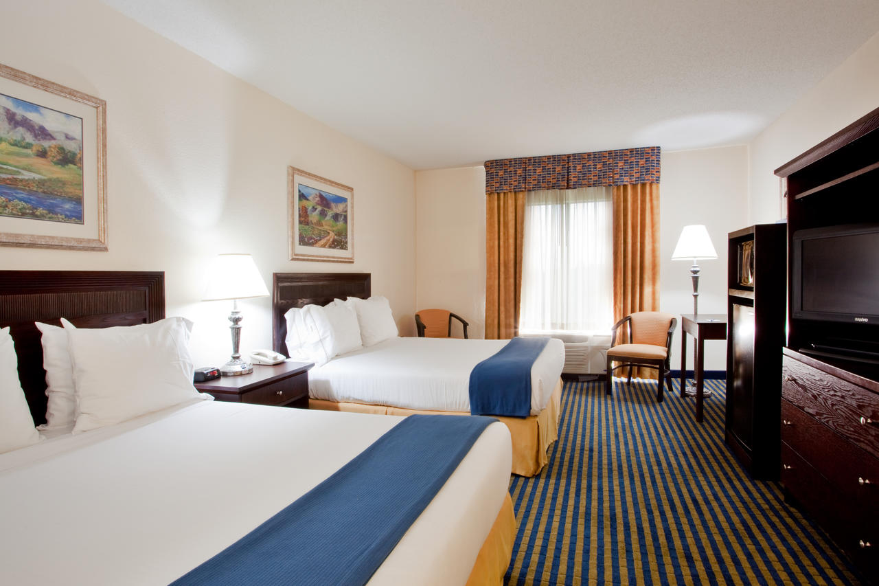 Holiday Inn Express & Suites Chesapeake, Chesapeake