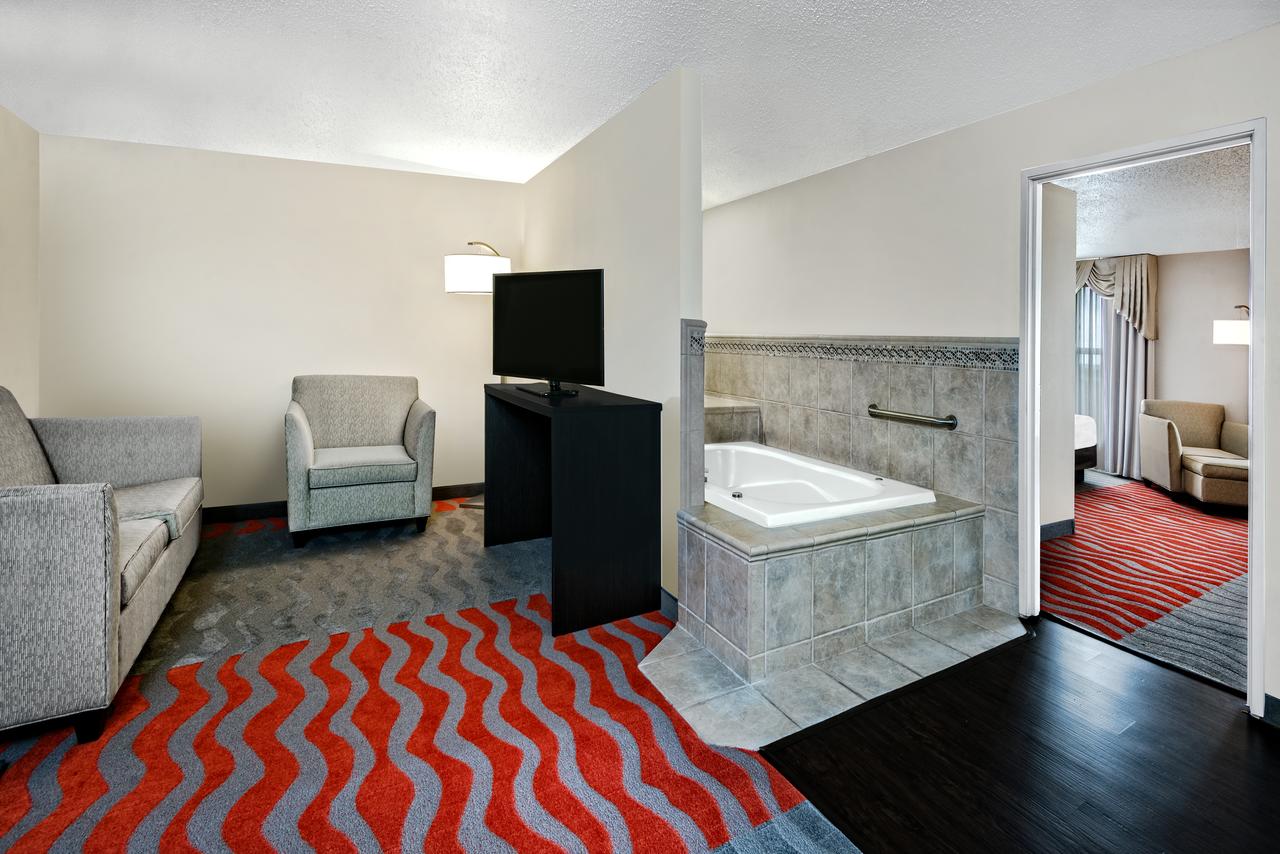Holiday Inn & Suites College Station-Aggieland, College Station