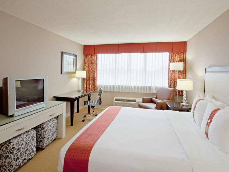 Holiday Inn & Suites Marlborough, Marlborough