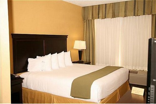 Holiday Inn Express Hotel & Suites Dallas Fort Worth Airport South, Irving