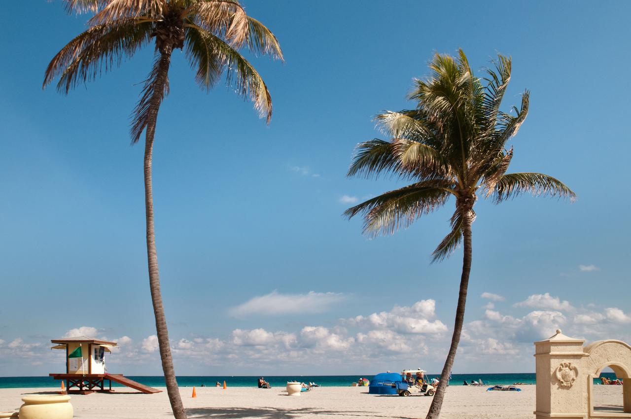 Hollywood Beach Suites and Hotel, Hollywood