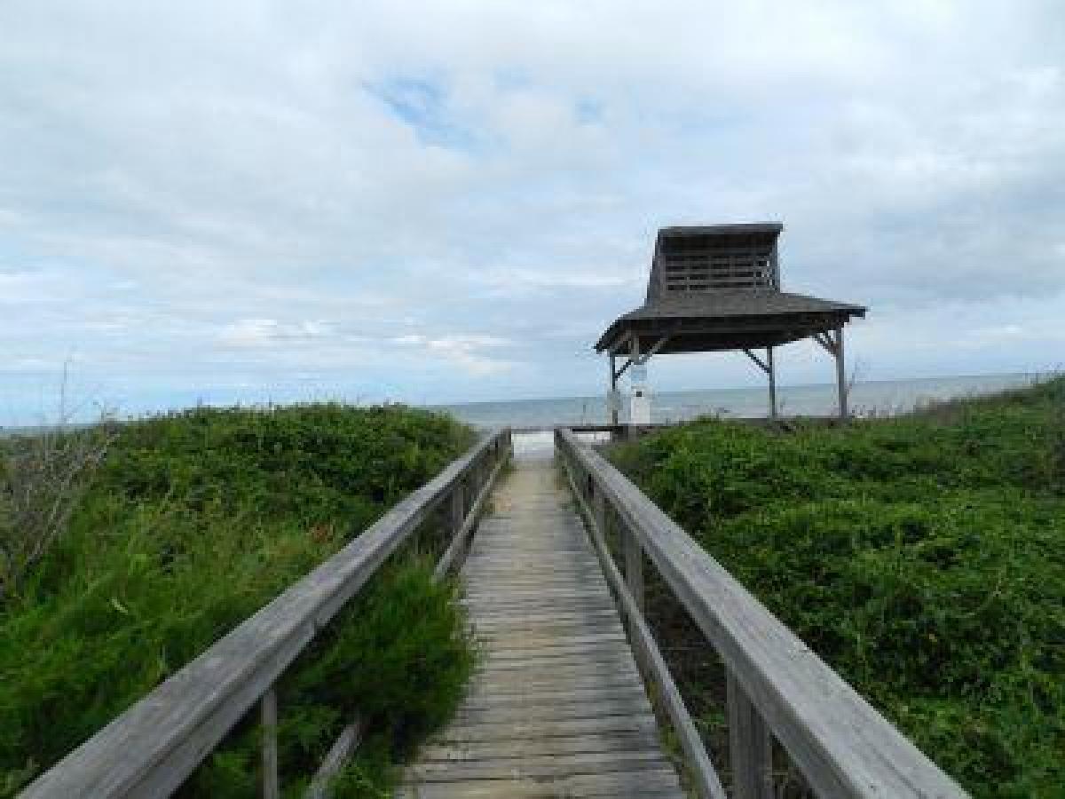 Hurricane Charlie's, Bayberry Bluffs