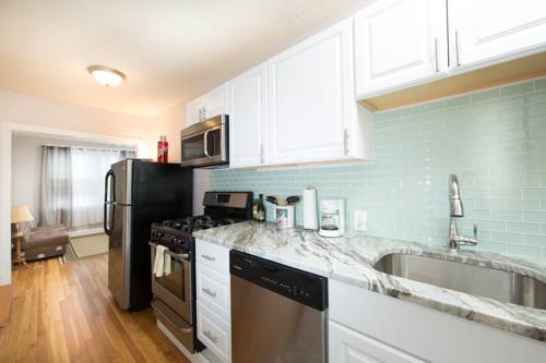 Kent Street 1 Bedroom by STARS of Boston, Brookline