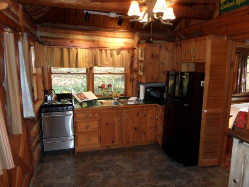 Lake Lucerne Treehouse, Eureka Springs