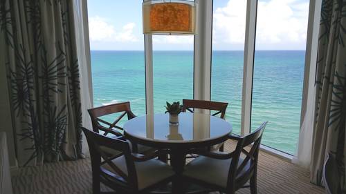 Private Oceanfront Apartments in Sunny isles Beach !, Sunny Isles Beach