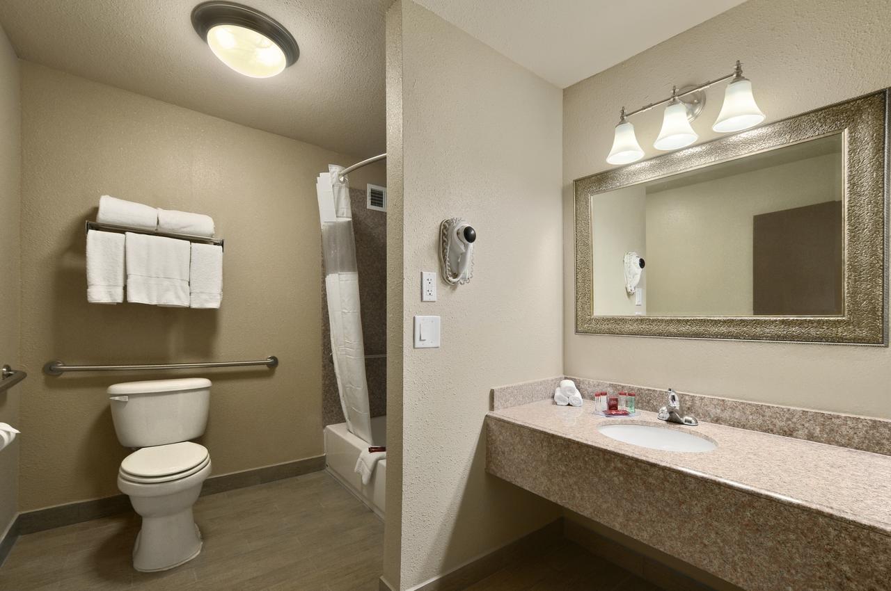 Ramada by Wyndham Houston Intercontinental Airport South, Houston