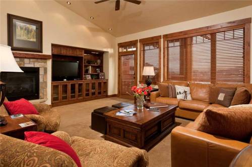 Relax in Luxury! Free WiFi, plenty of space and 4 POOLS & 10 TUBS!!, Steamboat Springs