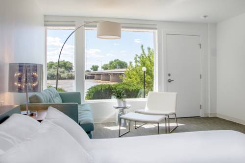 Skyfall Guestrooms, Green River