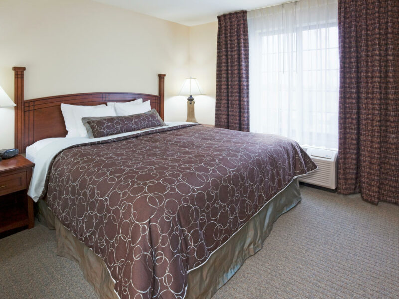 Staybridge Suites Milwaukee West-Oconomowoc, Oconomowoc