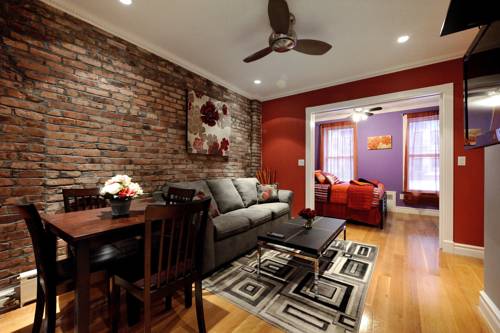 Stylish Upper East Side 2 bed 2 bath, New York City