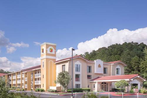 Super 8 by Wyndham Austell/Six Flags, Austell