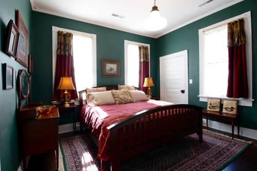 The Parlor Suite (Historic Downtown), Charleston