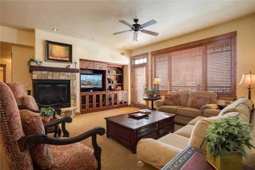 WINTER SPECIALS!!! High End Mountain Condo with Private Deck, BBQ 4 POOLS 10 HOT TUBS!, Steamboat Springs