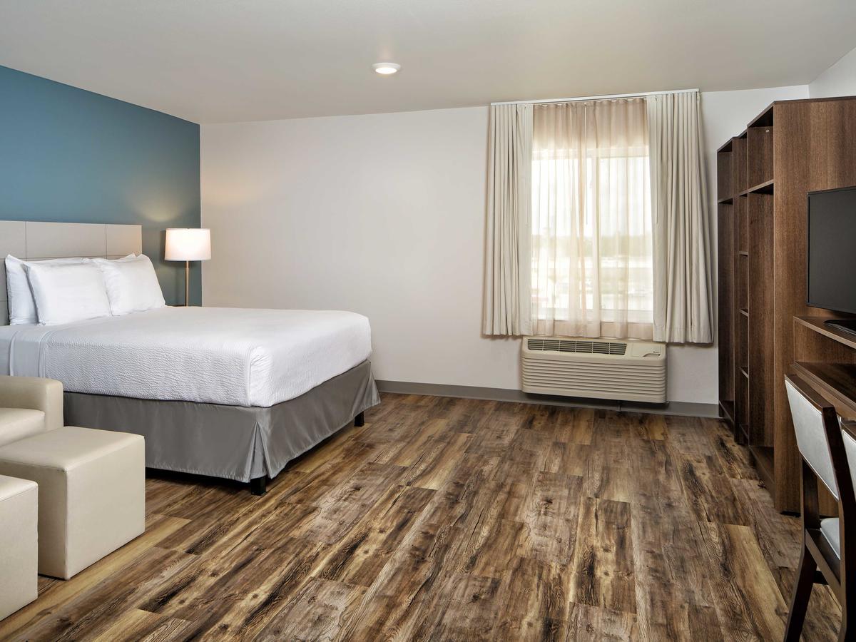 WoodSpring Suites Signature Houston IAH Airport, Humble