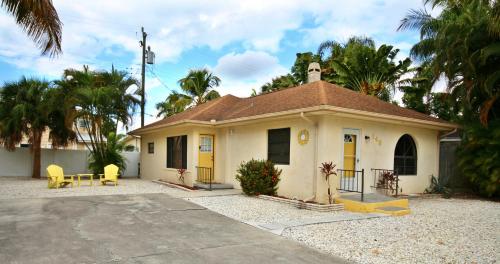 149 Delmar Ave - Short Walk to the Beach Home, Fort Myers Beach