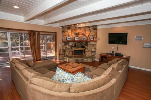 1651 - Cozy up to Summit Home, Big Bear Lake