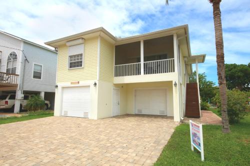 241 Miramar Street - Short Walk to the Beach Home, Fort Myers Beach