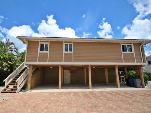 3 Pepita Street - Short Walk to the Beach Home, Fort Myers Beach