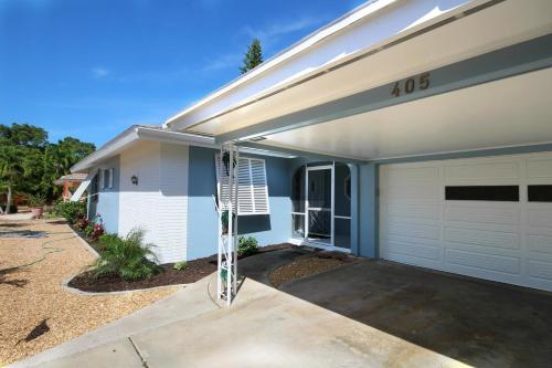 405 Madison Court - Canal/Bay Front Home, Fort Myers Beach