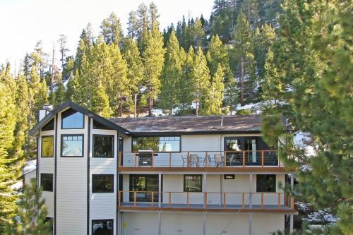 8 Bedroom Modern Estate Vacation Rental, South Lake Tahoe