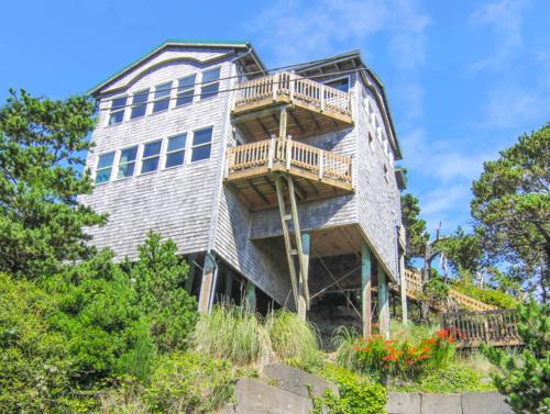 A Beach Treehouse Home, Lincoln City