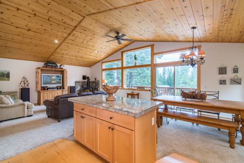 A Retreat in the Truckee Pines, Truckee