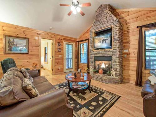 Bearfoot Hideaway - Three Bedroom Home, Gatlinburg