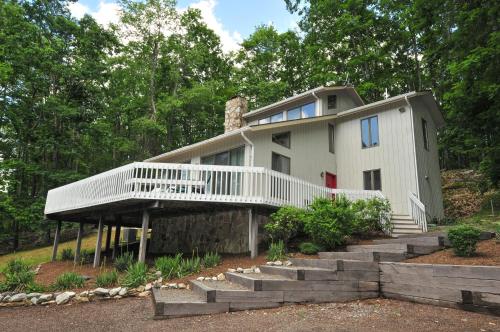 Cedar Ridge Three-Bedroom Holiday Home, McComas Beach