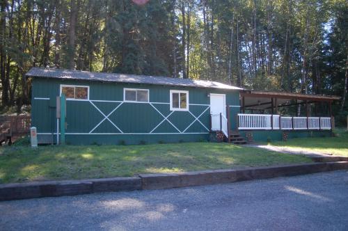 Chehalis Camping Resort Bunkhouse Cabin 6, Onalaska