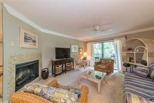 Colonnade Club - Two Bedroom Condo - 137, Hilton Head Island