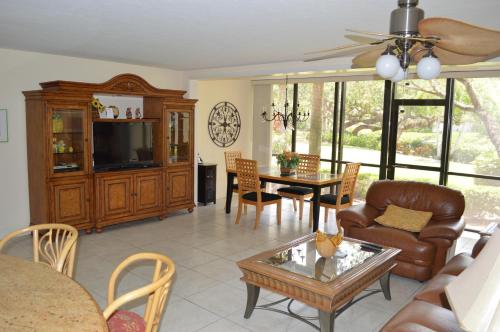 Cove II 413F Condo, Siesta Key