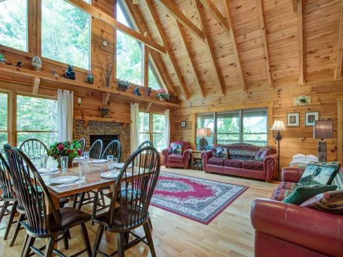 Cozy Bear Lodge - Three Bedroom Home, Gatlinburg