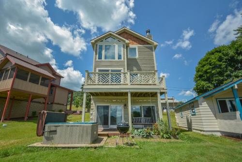 Creeks Edge Three-Bedroom Holiday Home, McHenry