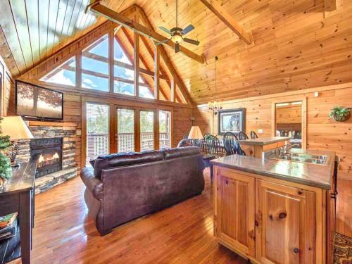 Eagles Point Lodge - Four Bedroom Home, Gatlinburg