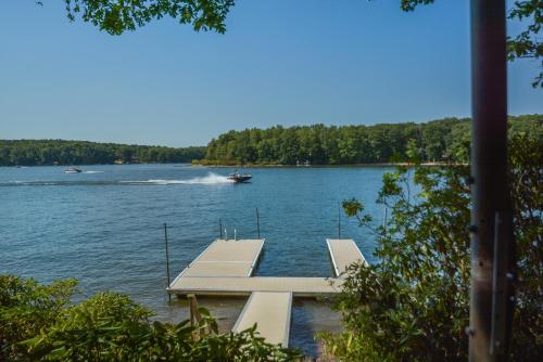 Finn McCool's Five-Bedroom Holiday Home, McComas Beach