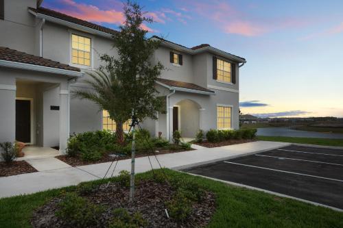 Four Bedrooms Home with Pool 3077, Kissimmee