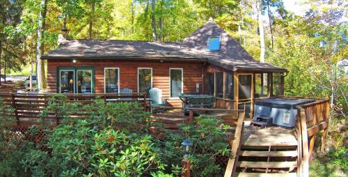 Golden Retreat Three-Bedroom Cottage, McComas Beach