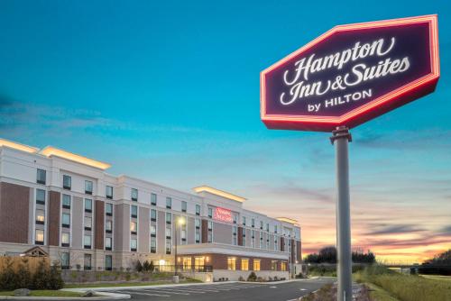 Hampton Inn & Suites Newburgh Stewart Airport, NY, Newburgh
