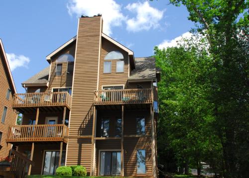 Hartwood Village #05 Three-Bedroom Townhome, McHenry