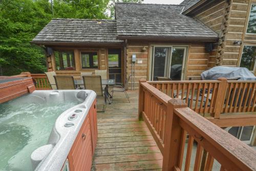 High-Skis' Villa Four-Bedroom Holiday Home, McHenry