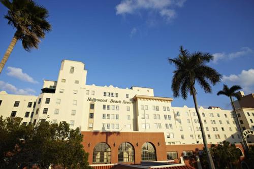 Historic Hollywood Beach Resort - Large Studio Condo, Hollywood