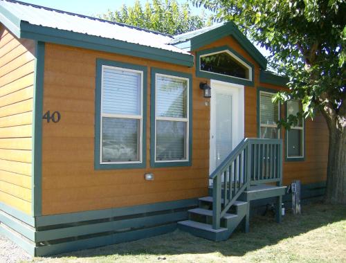 Lake Minden Camping Resort Cottage 4, Nicolaus