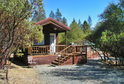 Lake of the Springs Camping Resort Cabin 1, Oregon House