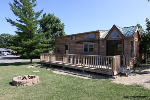 Lakeland RV Campground Deluxe Loft Cabin 11, Edgerton