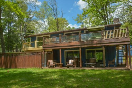 Lakeside Dreamin' Four-Bedroom Holiday Home, McHenry