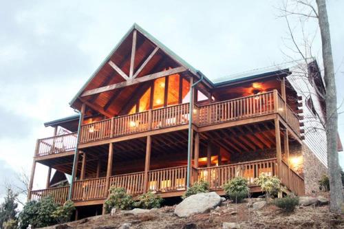 Majestic Point Lodge - Five Bedroom Home, Gatlinburg