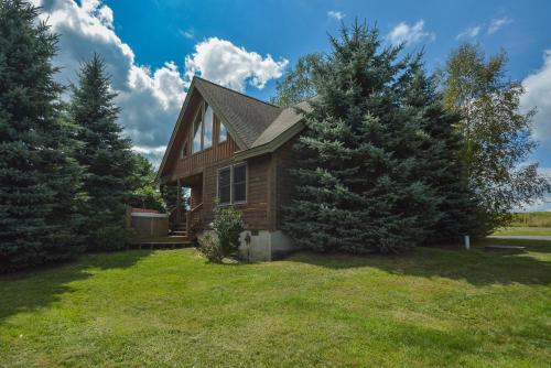 McKenzie's Cabin Two-Bedroom Holiday Home, Swanton