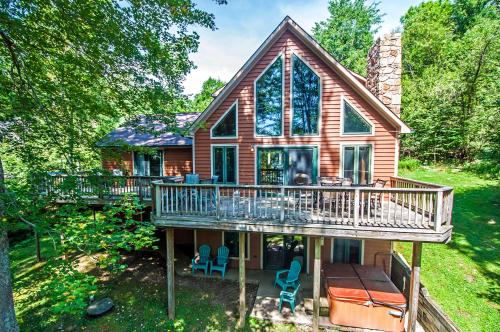 Misty Creek Five-Bedroom Holiday Home, McHenry